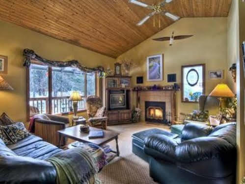 Golden Dreams B&B Whistler Ngoại thất bức ảnh