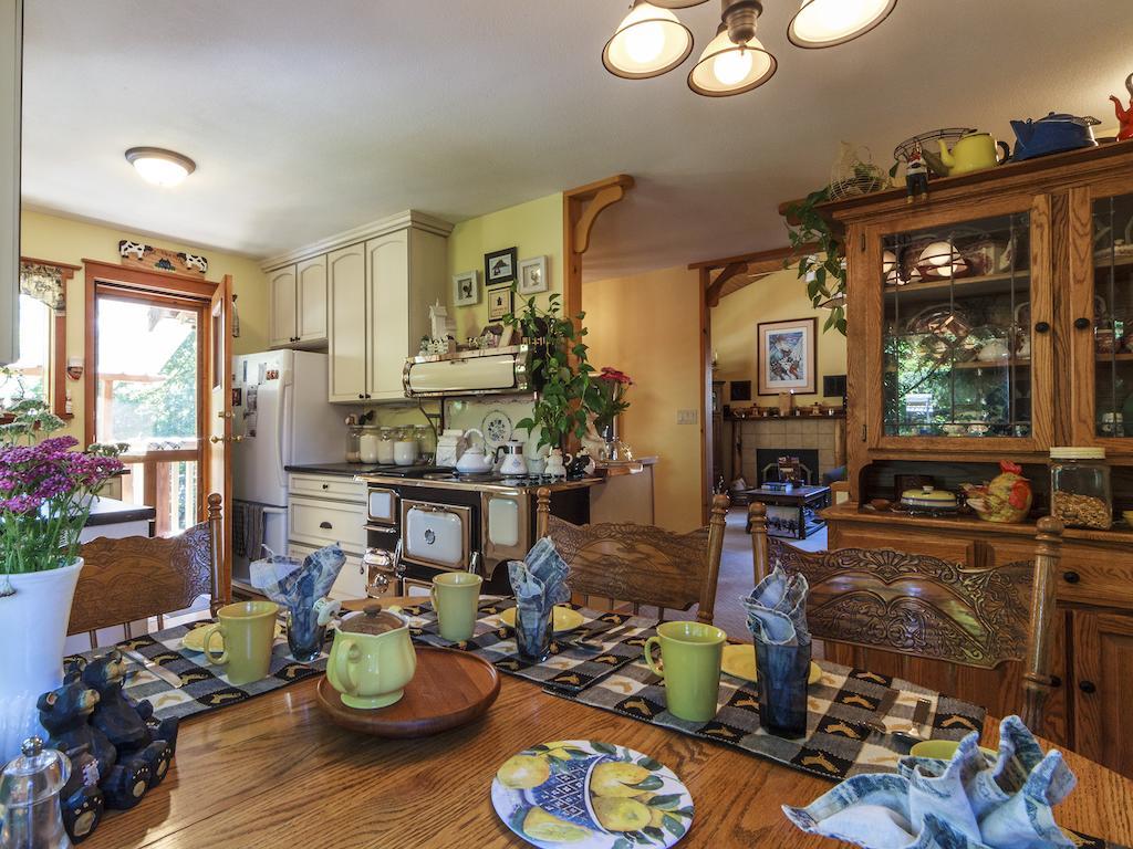 Golden Dreams B&B Whistler Ngoại thất bức ảnh
